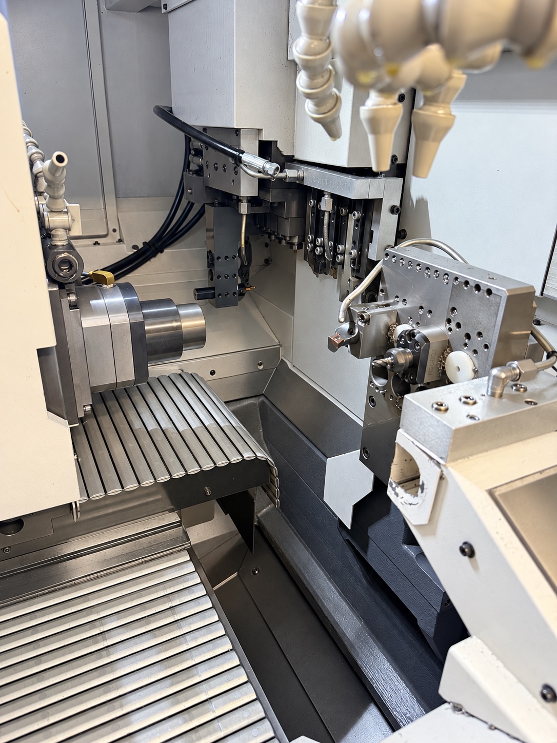 Citizen L20-X LFV machining area, spindles and tooling